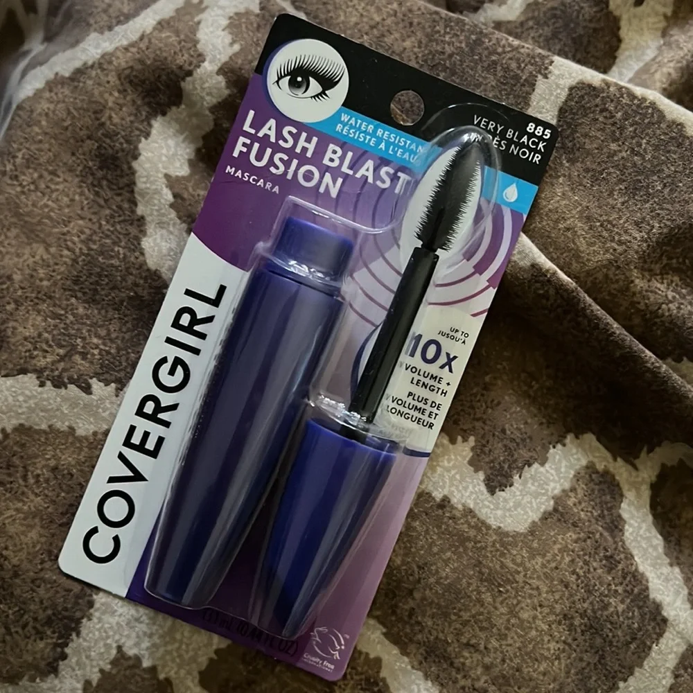 Cover Girl Lash Blast Fusion Water Resistant Mascara Very Black